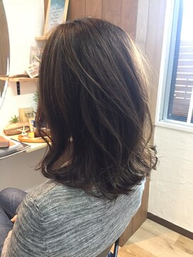 アルロン(Arllon) 艶やかなアッシュカラー