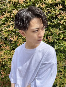 エリマ 調布(elima) センターパート波巻きツイストスパイラルパーマツーブロック