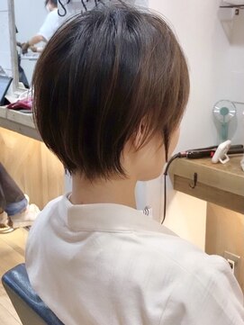 ビュー フクオカ(VIEW FUKUOKA) 美髪にオトナかわいいホワイトグレージュネビージュショートボブ