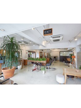 【オーナーこだわりの空間】“悩み”も”なりたい”も聞いてくれる！打ち明けやすい雰囲気のサロンです♪