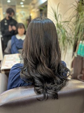 キャラ 池袋本店(CHARA) コテ巻き風パーマかけて3ヶ月以内メンテのカラーカット【貴也】