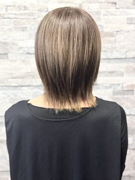 大人女性の美艶ショートレイヤー｜白髪ぼかし×髪質改善