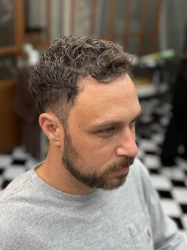 フランクス バーバー ウエストトウキョウ 吉祥寺店(FRANK’S BARBER WEST TOKYO) 波巻きツイストスパイラルリバースセンターパートニュアンスパH