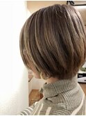スモーキーアッシュ×ショートボブ