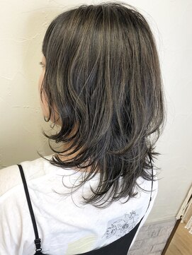 シュリット(schritt) ネオウルフミディ×グレージュハイライトカラーschritt mutsuki