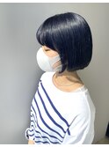 ブルーブラック　ミニボブ　ショートヘアー