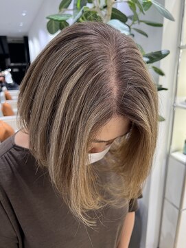 ステア ケース(stair case) 白髪とハイライトでつくる白髪ぼかしデザイン 40代50代60代