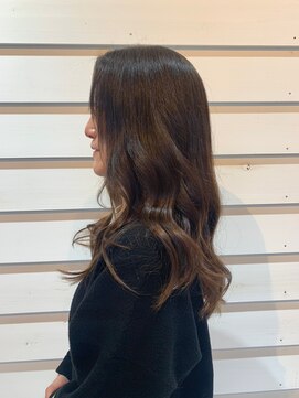 ラコスタ(LaCosTa) 華やかラフウェーブ暗色ナチュラル30代40代きれいめスタイル