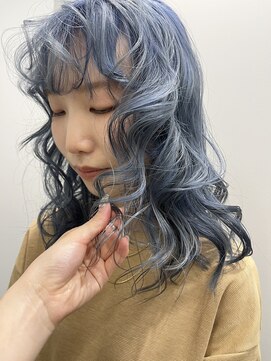 キャロルガーデンズ ボコカ 表参道(Carroll Gardens bococa) ブリーチ/ライトブルー/水色/巻き髪