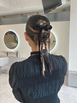 イェッカ パビル(YECCA pabil) アップスタイルヘアアレンジ