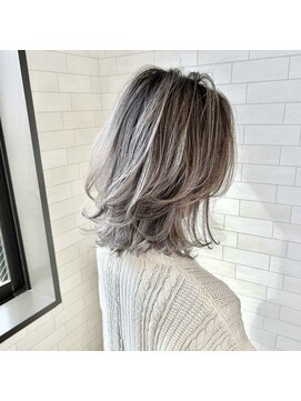 アルマモモ(Alma momo) ミディアム×グレイシルバー