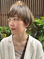 ピークアブー 表参道(PEEK-A-BOO)&nbsp;ハイライトデザインカラー　垢抜けショート　40代ショート