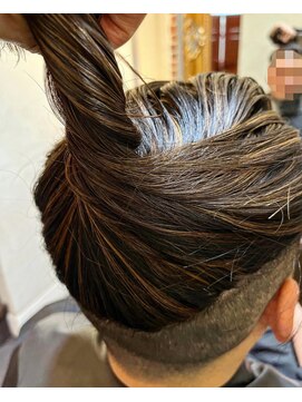 アトラクシィ ギンザ(Atraxi GINZA) ツーブロック＆ハイライト