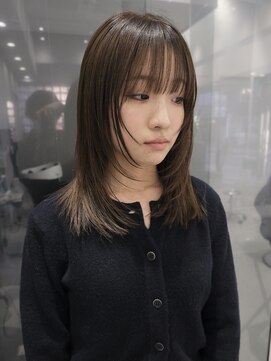 イリ(iLi) 【iLi×REN】ハッシュカット/レイヤー/レイヤーカット《立川》