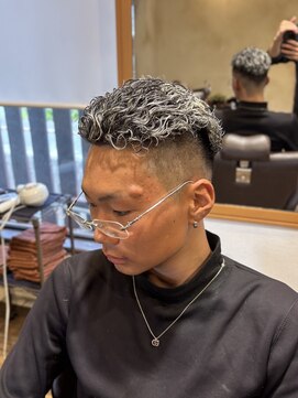 アンサー(answer) ホワイトフルメッシュ×極道パーマ
