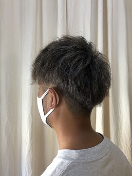 サーティーン(THIRTEEN) 根強いツーブロックハイライト☆