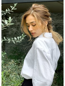 トルネード(TORNADO) ハイライトバレイヤージュへアレンジ