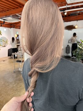 マド(Mado) ピンクベージュ