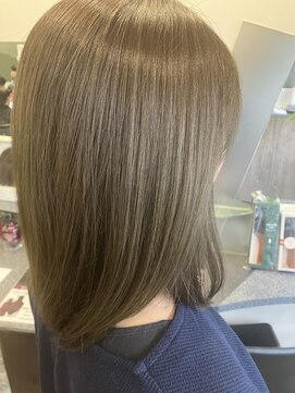 イング(ING) くすみ感と柔らかさ。オリーブグレージュ