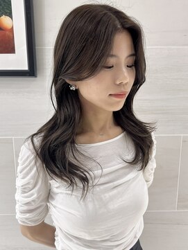 ミディアムレイヤーカットくびれグレージュ