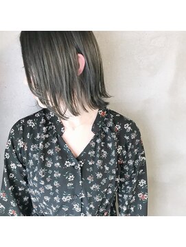 ミント(mint) シンプルに切りっぱなしボブ&カーキグレー