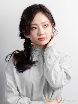 スタリィ(starly) 顔まわりレイヤーが決めて！フェミニンスタイル