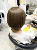 暗めベージュ