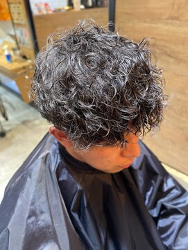 ラックスビーギャラリー なんば駅前店(LUXBE GALLERY) メンズ/眉毛/パーマ/ブリーチ/メンズカット/ツイストスパイラル