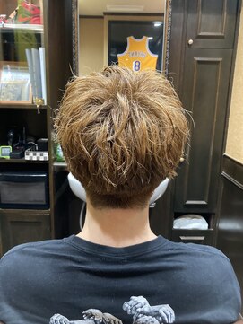 レオヘアワークス(LEO HAIR WORKS) ツーブロ　刈り上げ　マッシュ　ハイトーン