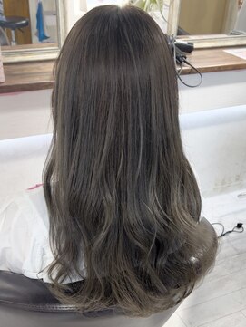 アネラ(Anela) くすみ系オリーブカラー