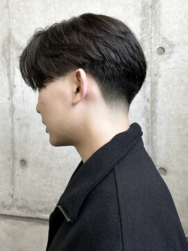 オーシャントーキョー ホワイト 原宿(OCEAN TOKYO WHITE) テーパーフェードセンターパート