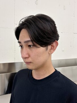 ヒュー 広島(HEW) ビジネスフェザーパーマセンターパート/ツーブロック/刈り上げ