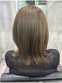 外ハネレイヤー　グレージュ