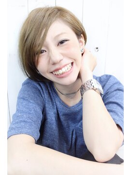 ディー(dee) dee ミルクティーベージュ×前下がりショート