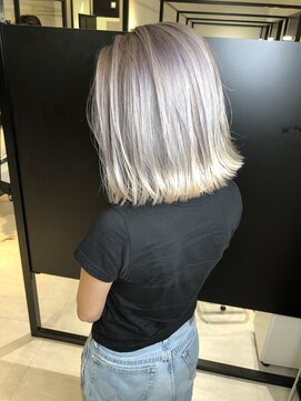 エミュスト(Emuest) ホワイトベージュ　ラベンダー