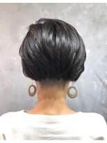 キー ヘアーアンドビューティーサロン(Kii hair&beauty salon)&nbsp;クールな女性のツーブロックスタイル