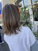 ヘアーエポック(hair epoque)&nbsp;"艶と透明感のあるミディウルフ３Dハイライトカラー★"ベージュ