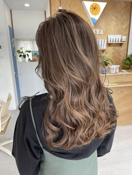 ピニャ(PiiNYA) 白髪ぼかしハイライト×ラテベージュ