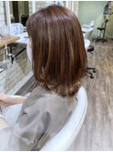外ハネミディアム×艶感ベージュ