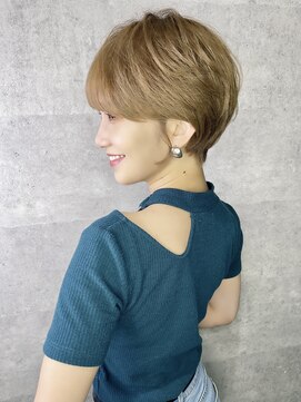 アンダーバーホワイト 芦屋店(_WHITE) 大人可愛い20代30代40代インナーカラー小顔ウルフレイヤーボブ