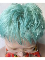 リノショアーズ 日本大通り店(RINOSHORES)&nbsp;【ブリーチ２回＋ワンカラー】ペールグリーン/ベリーショート