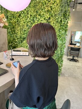 ロロネー 池田(Lolonois) 【Lolonois池田】パツッとボブ