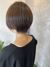 ヘアーキャナリーロウ(Hair Cannery Row) 艶のあるナチュラルショート