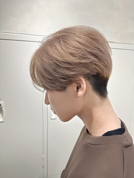 ボンドストーリー(Bond Story) ベージュ×センターパート