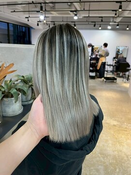 メリー オオサカ(Merly Osaka) contrast white gray