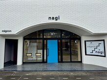 ナギ 栃木(nagi)の雰囲気（水色のドアが目印です◎）