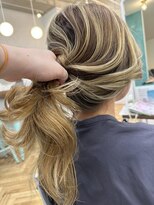 ロミー 本厚木(ROMMY.)&nbsp;ロングヘア細めハイライト◎エアタッチバレイヤージュ白髪ぼかし