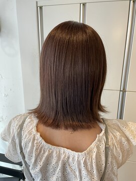 光に透ける やわらかベージュ