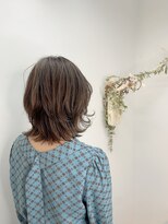 イーラ(era)&nbsp;《era》くすみグレージュ　段カット　外ハネ　みわ