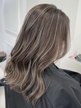 アライブ キチジョウジ(ALIVE Kichijoji) 【ALIVE吉祥寺】ハイライトカラー白髪ぼかし／ケアブリーチ